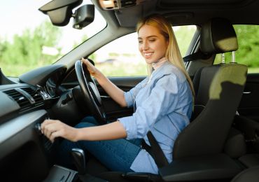 NAVIGATING THE ROADS: A GUIDE TO CHOOSING THE BEST DRIVING SCHOOL IN THE UNITED KINGDOM